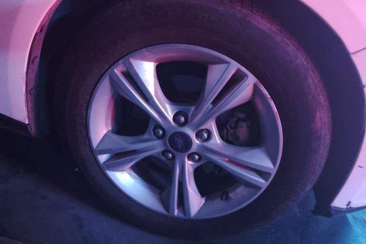 Used Ford Focus 2012 Hatchback 1.6L Automatic Fashion Edition Right Front Wheel Hub
