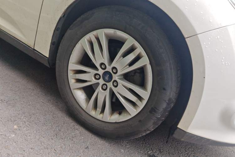 Used Ford Focus 2012 Hatchback 1.6L Automatic Comfort Model Right Front Wheel Hub