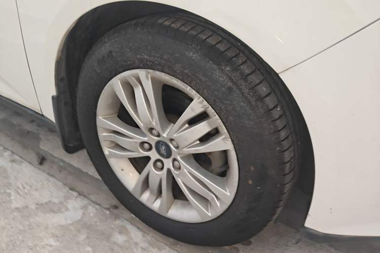Used Ford Focus 2012 Sedan 1.6L Automatic Comfort Model Right Front Wheel Hub
