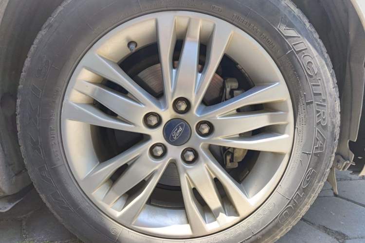 Used Ford Focus 2012 Sedan 1.6L Automatic Comfort Model Right Front Wheel Hub