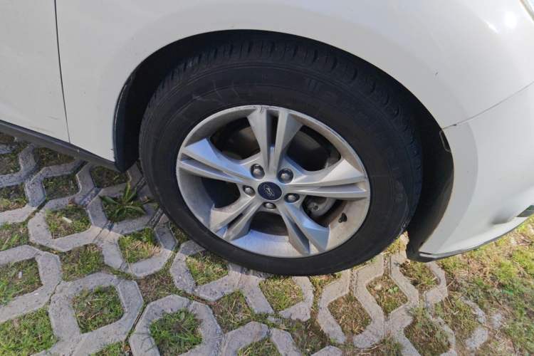 Used Ford Focus 2012 Hatchback 1.6L Automatic Fashion Edition Right Front Wheel Hub