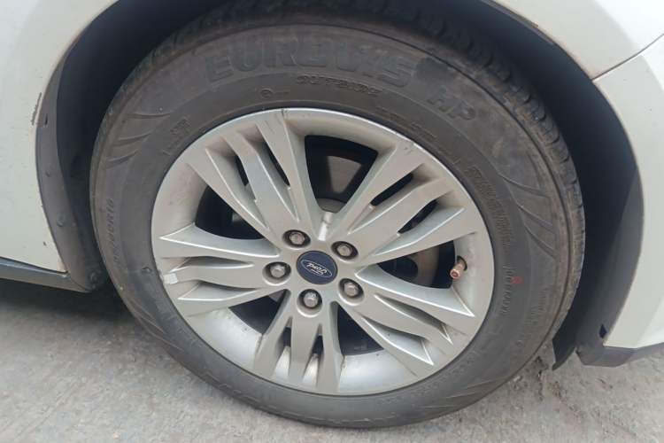 Used Ford Focus 2012 Hatchback 1.6L Automatic Comfort Model Right Front Wheel Hub