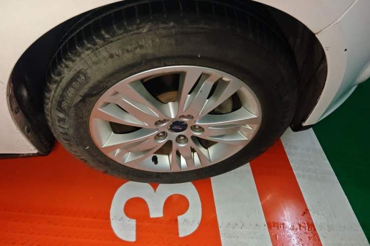 Used Ford Focus 2012 Hatchback 1.6L Manual Comfort Model Right Front Wheel Hub