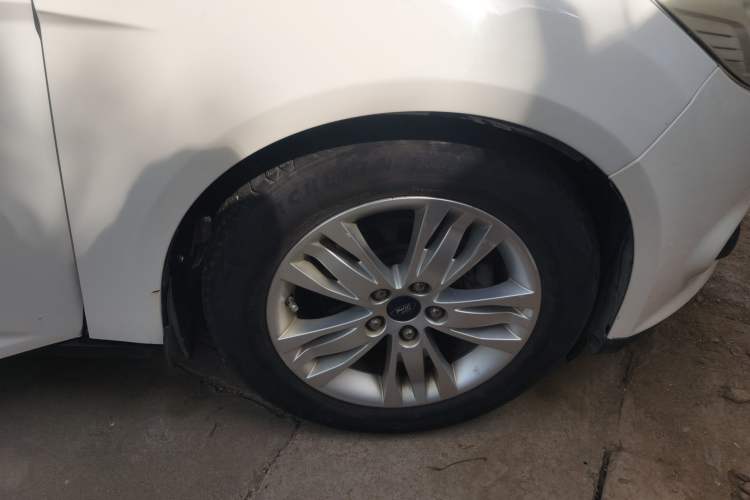 Used Ford Focus 2012 Sedan 1.6L Automatic Comfort Model Right Front Wheel Hub