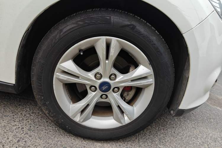 Used Ford Focus 2012 Hatchback 1.6L Automatic Fashion Edition Right Front Wheel Hub