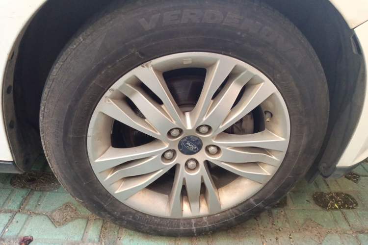 Used Ford Focus 2012 Sedan 1.6L Manual Comfort Model Right Front Wheel Hub