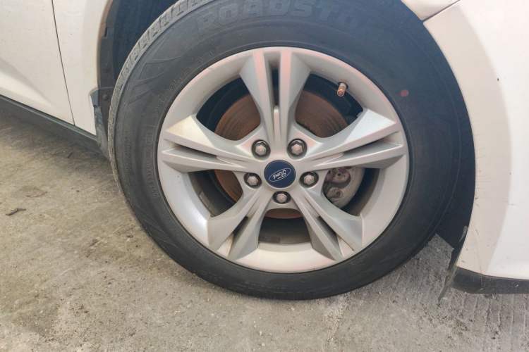 Used Ford Focus 2012 Hatchback 1.6L Automatic Fashion Edition Right Front Wheel Hub