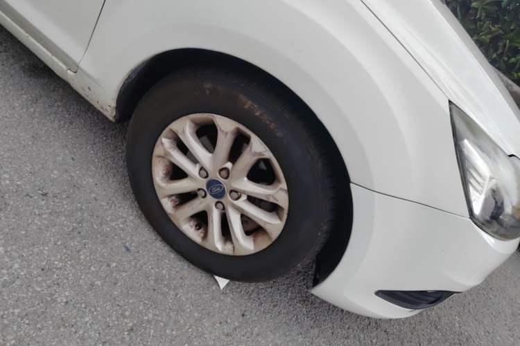 Used Ford Focus 2012 Hatchback Classic 1.8L Automatic Base Model Right Front Wheel Hub