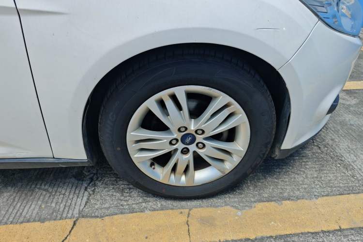 Used Ford Focus 2012 Hatchback 1.6L Automatic Comfort Model Right Front Wheel Hub
