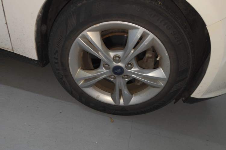 Used Ford Focus 2012 Sedan 1.6L Manual Fashion Edition Right Front Wheel Hub