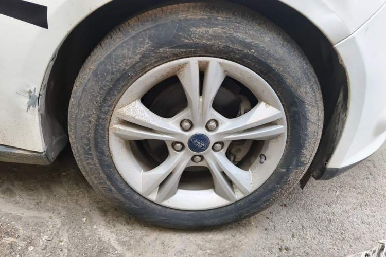 Used Ford Focus 2012 Hatchback 1.6L Automatic Fashion Edition Right Front Wheel Hub