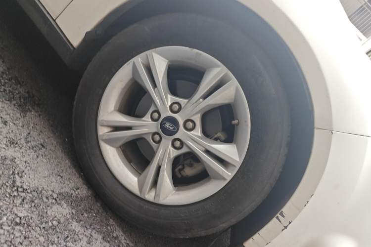 Used Ford Focus 2012 Sedan 1.6L Automatic Fashion Edition Right Front Wheel Hub