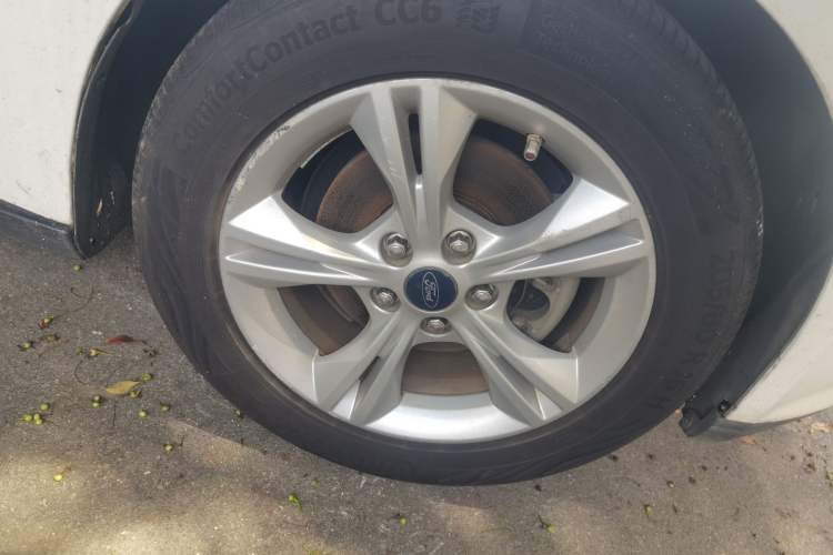 Used Ford Focus 2012 Sedan 1.6L Automatic Fashion Edition Right Front Wheel Hub