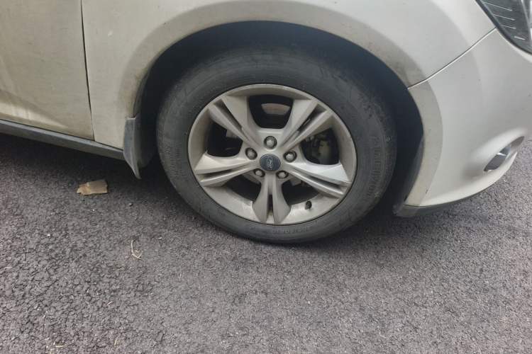 Used Ford Focus 2012 Sedan 1.6L Automatic Fashion Edition Right Front Wheel Hub