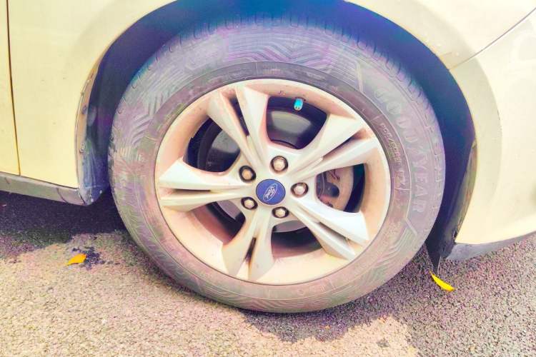 Used Ford Focus 2012 Hatchback 1.6L Automatic Fashion Edition Right Front Wheel Hub