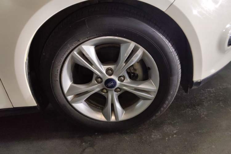 Used Ford Focus 2012 Sedan 1.6L Automatic Fashion Edition Right Front Wheel Hub