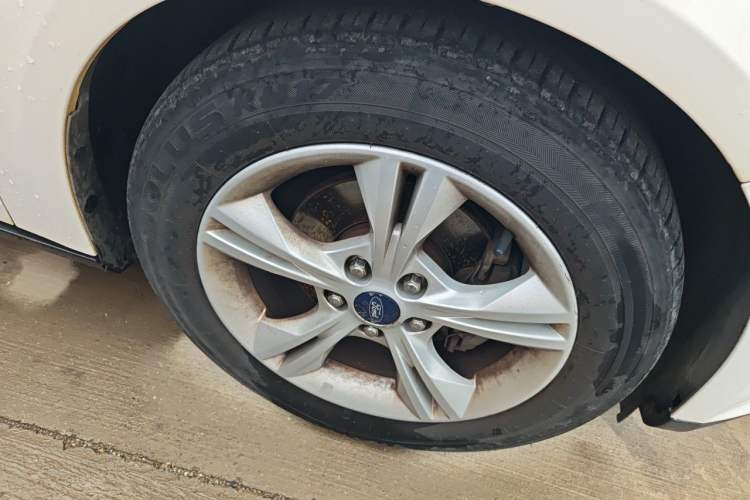 Used Ford Focus 2012 Sedan 1.6L Manual Fashion Edition Right Front Wheel Hub
