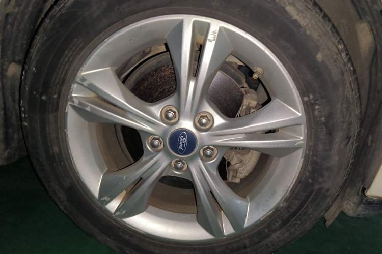 Used Ford Focus 2012 Sedan 1.6L Manual Fashion Edition Right Front Wheel Hub