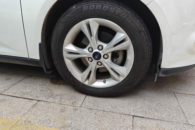 Used Ford Focus 2012 Sedan 1.6L Automatic Fashion Edition Right Front Wheel Hub