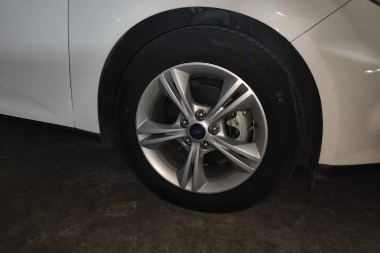 Used Ford Focus 2012 Sedan 1.6L Automatic Fashion Edition Right Front Wheel Hub