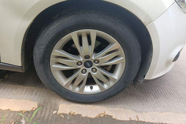 Used Ford Focus 2012 Hatchback 1.6L Automatic Comfort Model Right Front Wheel Hub