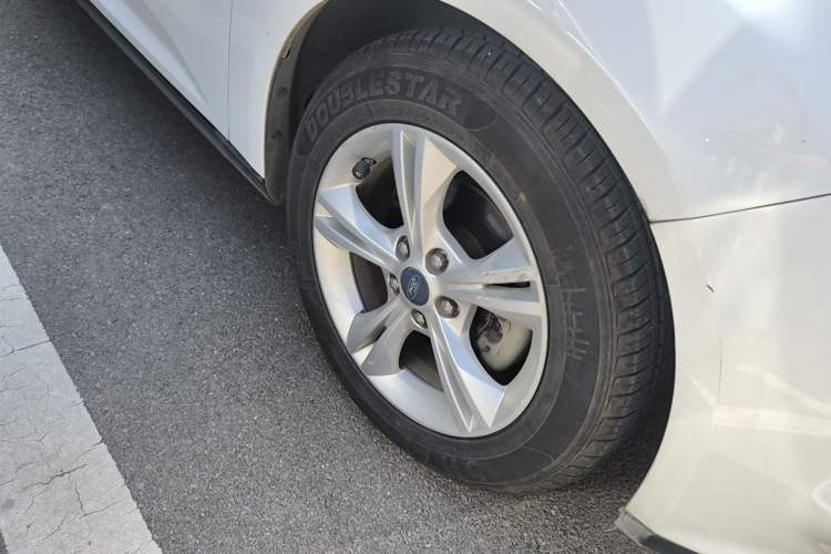 Used Ford Focus 2012 Sedan 1.6L Manual Fashion Edition Right Front Wheel Hub