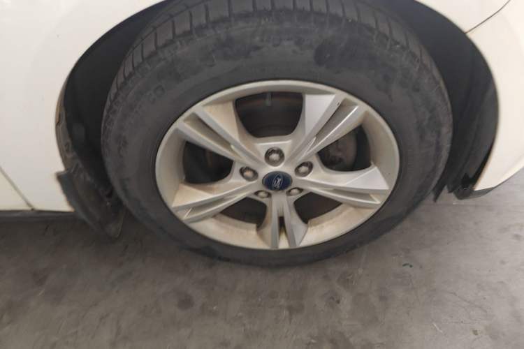 Used Ford Focus 2012 Sedan 1.6L Automatic Fashion Edition Right Front Wheel Hub