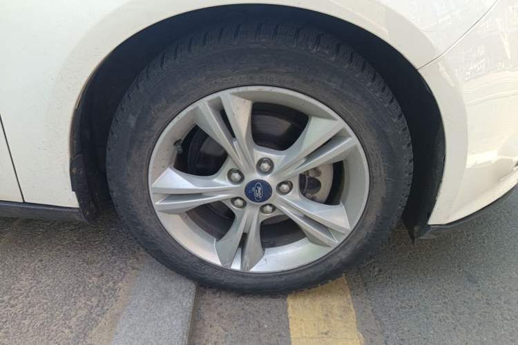 Used Ford Focus 2012 Hatchback 1.6L Automatic Fashion Edition Right Front Wheel Hub