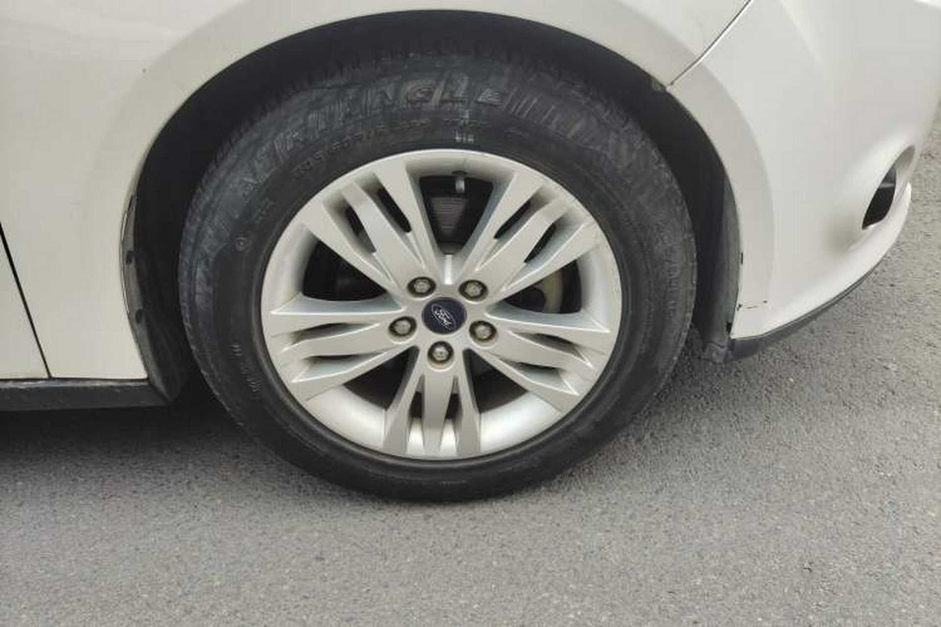 Used Ford Focus 2012 Hatchback 1.6L Automatic Comfort Model Right Front Wheel Hub