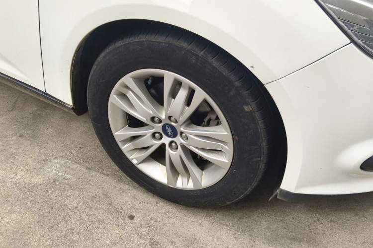 Used Ford Focus 2012 Sedan 1.6L Manual Comfort Model Right Front Wheel Hub
