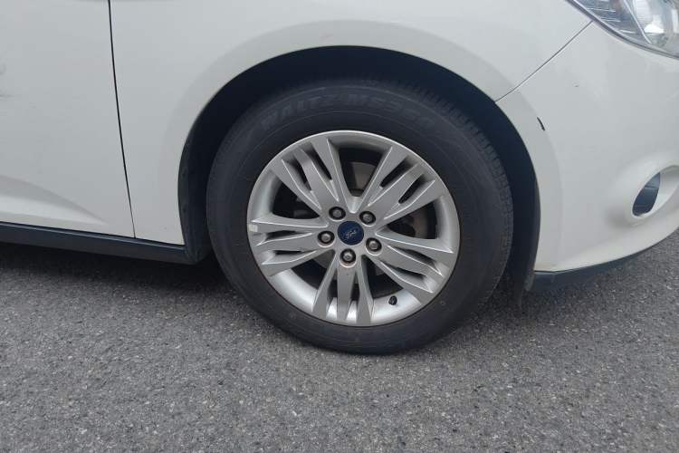 Used Ford Focus 2012 Sedan 1.6L Automatic Comfort Model Right Front Wheel Hub