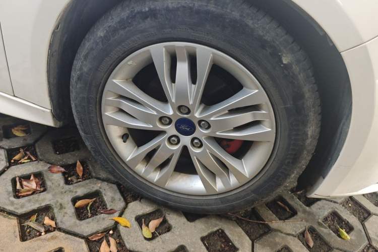 Used Ford Focus 2012 Hatchback 1.6L Manual Comfort Model Right Front Wheel Hub