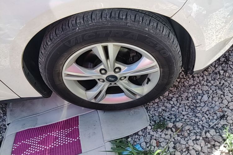 Used Ford Focus 2012 Sedan 1.6L Automatic Comfort Model Right Front Wheel Hub