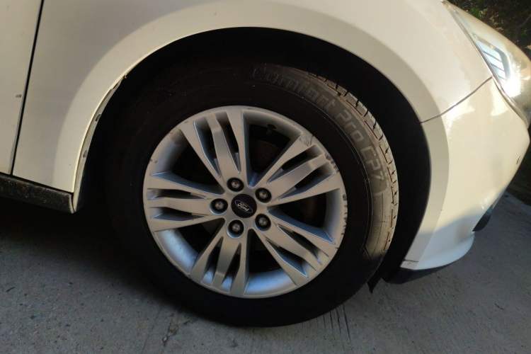 Used Ford Focus 2012 Sedan 1.6L Automatic Comfort Model Right Front Wheel Hub