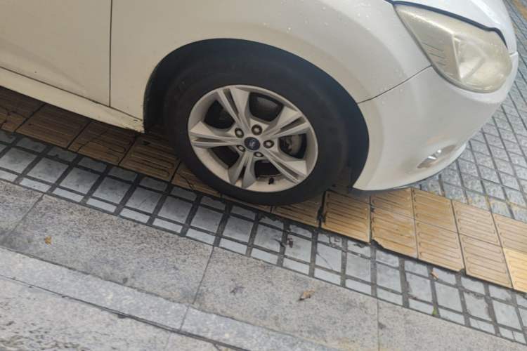 Used Ford Focus 2012 Hatchback 1.6L Automatic Fashion Edition Right Front Wheel Hub