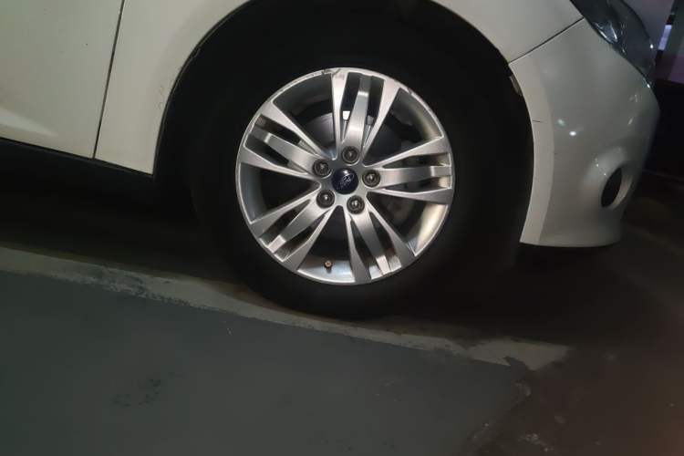 Used Ford Focus 2012 Hatchback 1.6L Automatic Comfort Model Right Front Wheel Hub