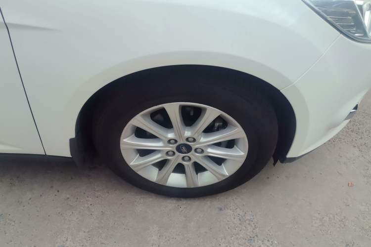 Used Ford Focus 2012 Sedan 1.6L Automatic Prestige Model Right Front Wheel Hub