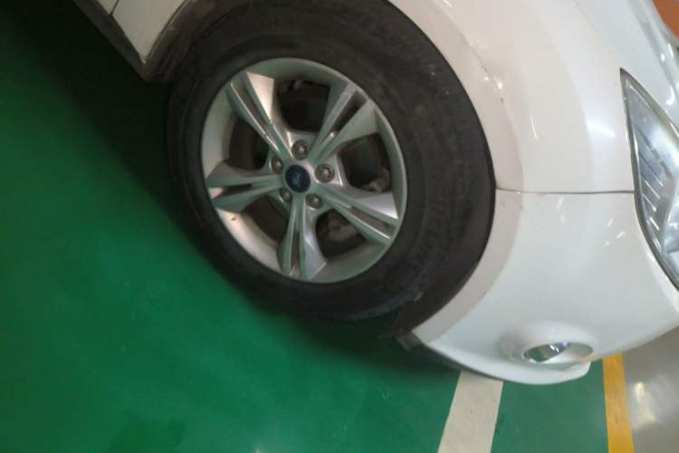 Used Ford Focus 2012 Hatchback 1.6L Automatic Fashion Edition Right Front Wheel Hub