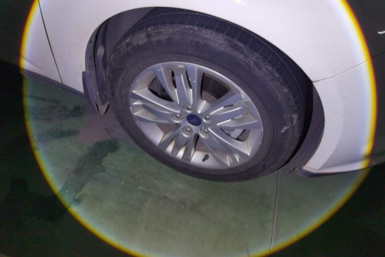 Used Ford Focus 2012 Sedan 1.6L Automatic Comfort Model Right Front Wheel Hub