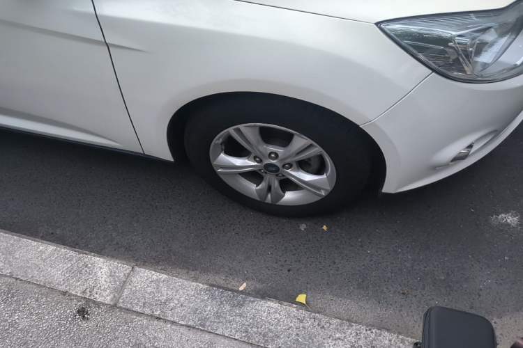 Used Ford Focus 2012 Sedan 1.6L Automatic Fashion Edition Right Front Wheel Hub