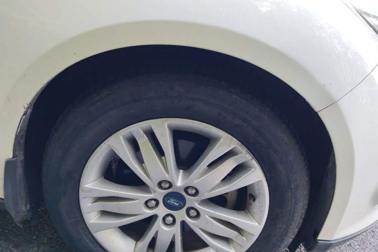 Used Ford Focus 2012 Sedan 1.6L Manual Comfort Model Right Front Wheel Hub