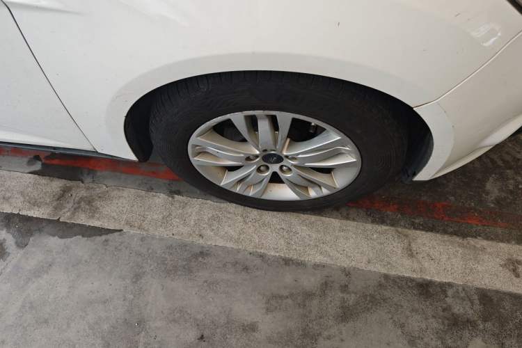 Used Ford Focus 2012 Sedan 1.6L Automatic Comfort Model Right Front Wheel Hub