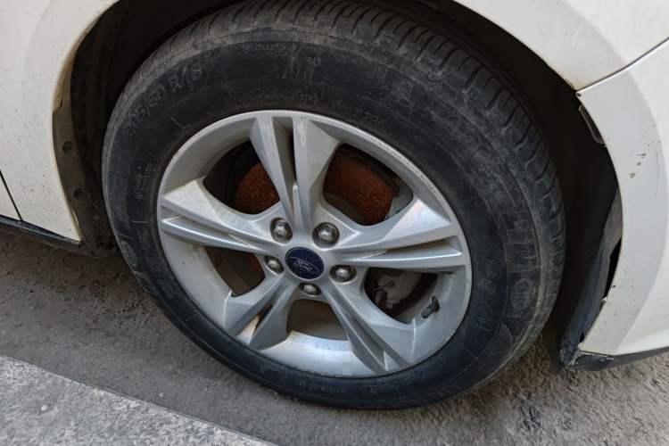 Used Ford Focus 2012 Hatchback 1.6L Automatic Fashion Edition Right Front Wheel Hub