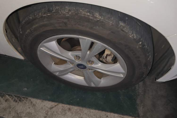 Used Ford Focus 2012 Hatchback 1.6L Automatic Fashion Edition Right Front Wheel Hub