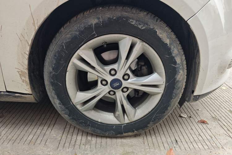 Used Ford Focus 2012 Sedan 1.6L Automatic Fashion Edition Right Front Wheel Hub