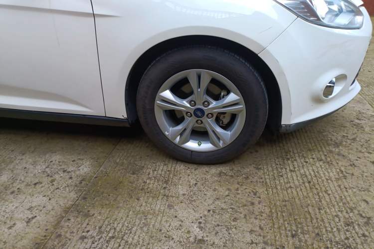 Used Ford Focus 2012 Sedan 1.6L Automatic Fashion Edition Right Front Wheel Hub