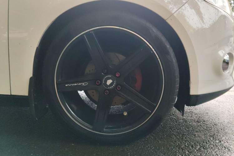 Used Ford Focus 2012 Hatchback 1.6L Manual Fashion Edition Right Front Wheel Hub
