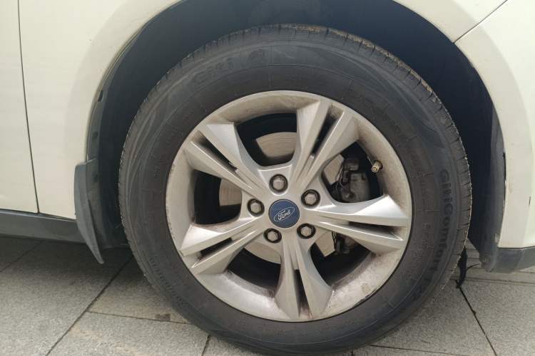 Used Ford Focus 2012 Sedan 1.6L Automatic Fashion Edition Right Front Wheel Hub
