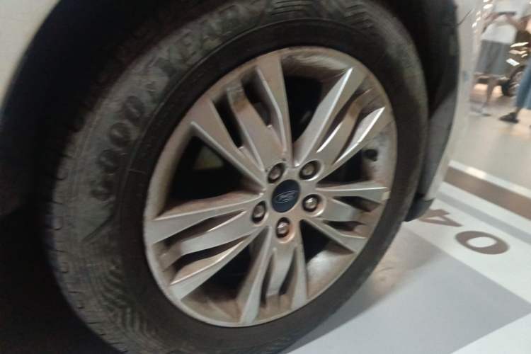 Used Ford Focus 2012 Sedan 1.6L Automatic Comfort Model Right Front Wheel Hub