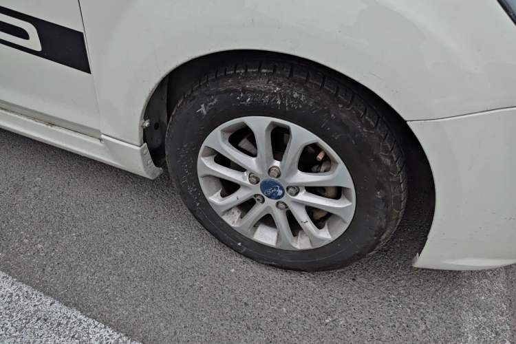 Used Ford Focus 2012 Hatchback Classic 1.8L Automatic Fashion Edition Right Front Wheel Hub